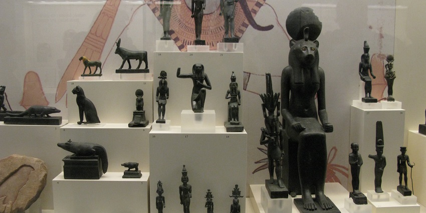 Egyptian artefacts inside the National Archaeological Museum with black antiques.