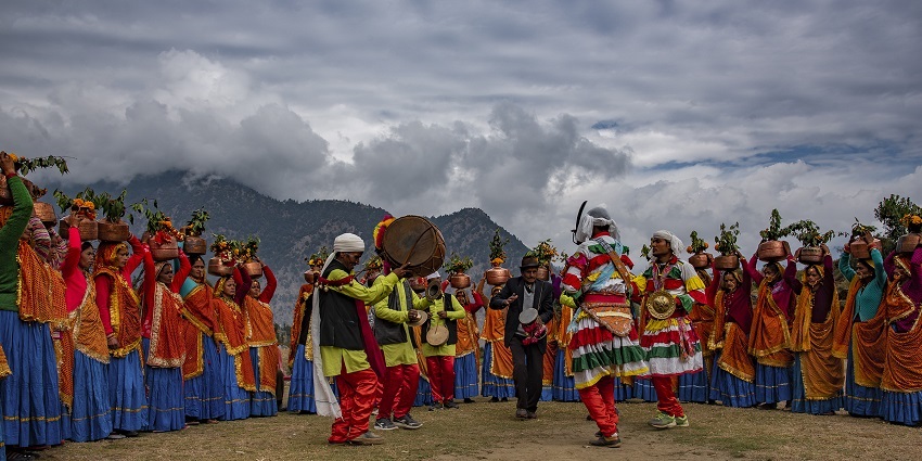 The best nightlife in Rishikesh is the engaging displays of local culture through dance and music.