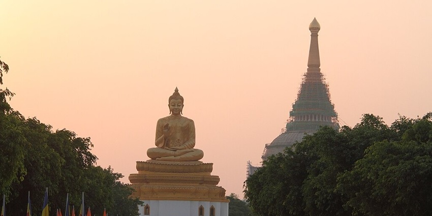 A photo of Daen Mahamongkol Chai, a famous place near Jetvanaa Monastery.