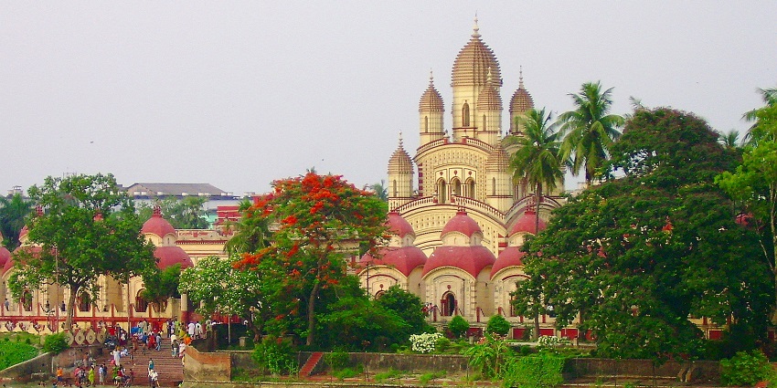 Dakshineswar Kali Temple, a place to visit in Kolkata, situated on banks of Ganges