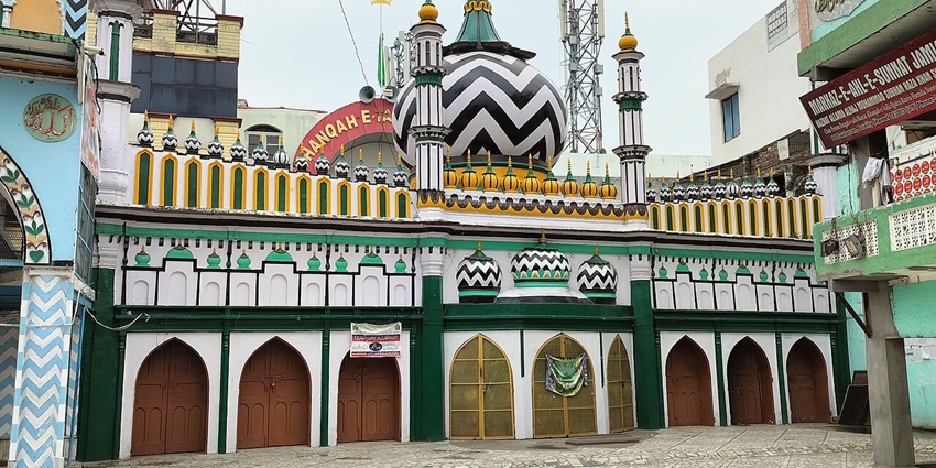 Wide angle view of the Dargah-E-Aalahazrat, showcasing its beautiful architecture.