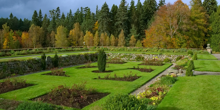 A view of Dayalbagh Gardens, a serene oasis among the best places to visit near the Taj Mahal.