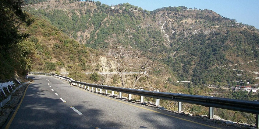 Image of Dehradun roadways surrounded by hills Gateway to the hills, known for its pleasant climate