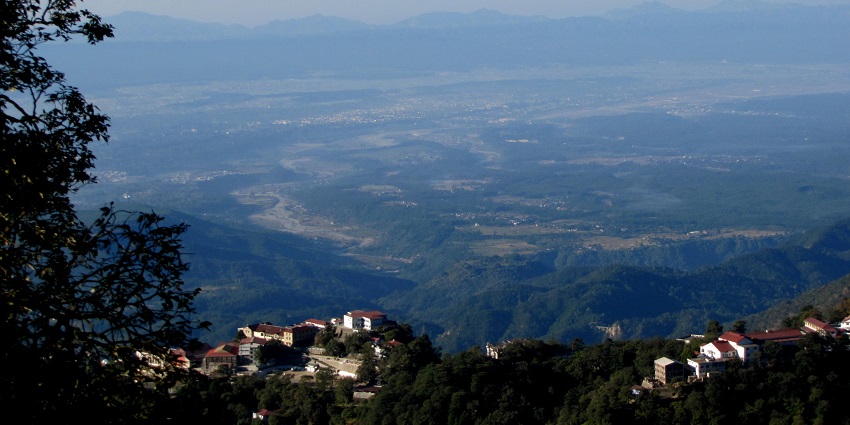 An image showing the breathtaking Dehradun Valley from Landour, showcasing its beauty.