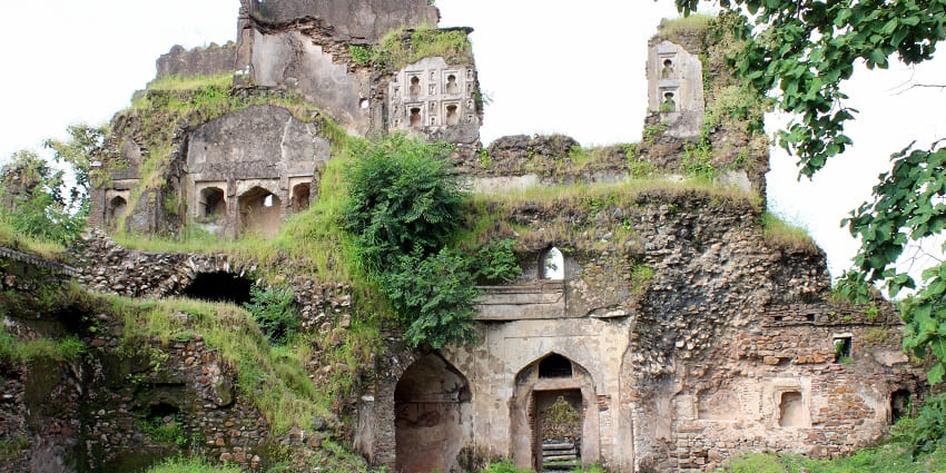 Deogarh Fort Dhanaulti offers stunning views and historical insights in Uttarakhand.
