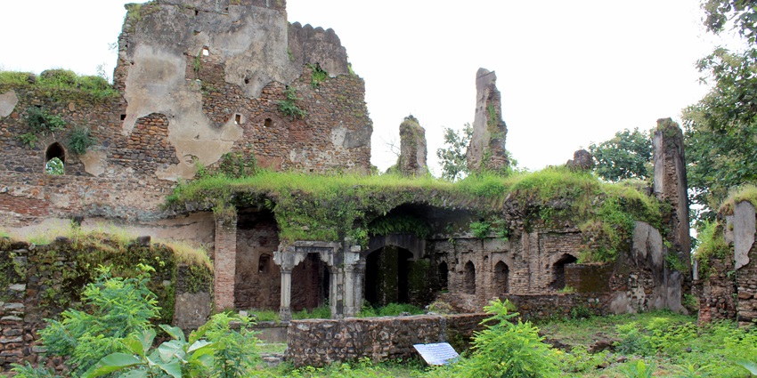 The best things to do in Dhanaulti include visiting the fort showcasing architectural and panoramic landscapes.