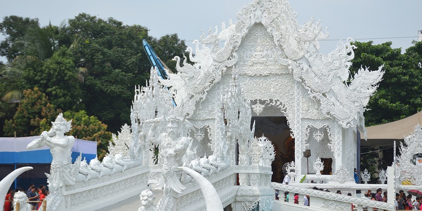 Deshapriya Park is one of the most vibrant places to visit in South Kolkata, Kolkata