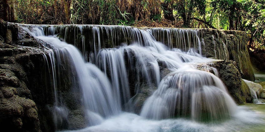 The beautiful Devdari Waterfall, a popular place near Rajdari, perfect to visit.