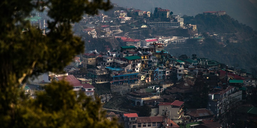 An awe-inspiring view of Dhanaulti, one of the scenic hill stations near Jim Corbett