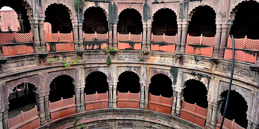 A visit to the historical monument at Dholpur, among places near Agra for weekend.