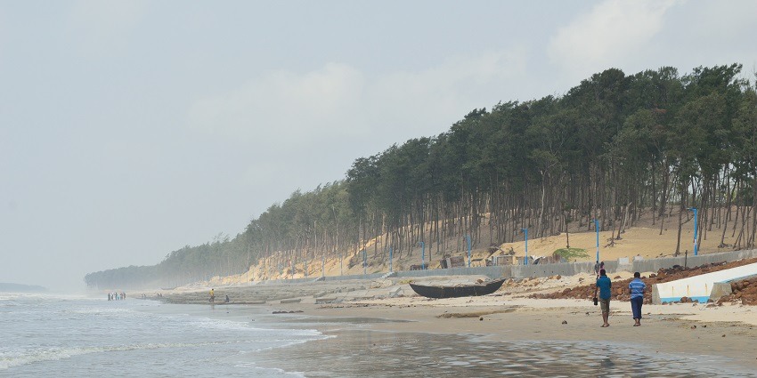 The beautiful Digha beach is a popular tourist attraction among visitors of West Bengal.