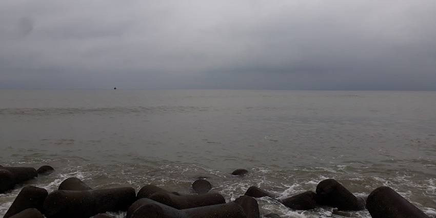 Relax on Digha Beach, a tranquil seaside escape in West Bengal.