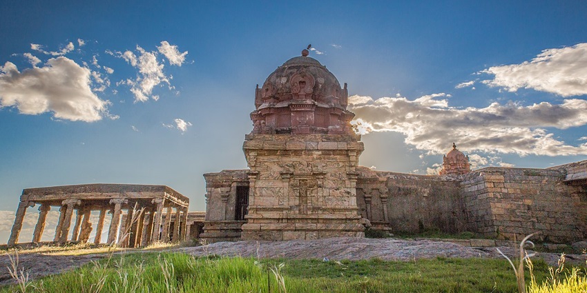 An image of the historic Dindigul Fort, one of the best places to visit near Trichy.