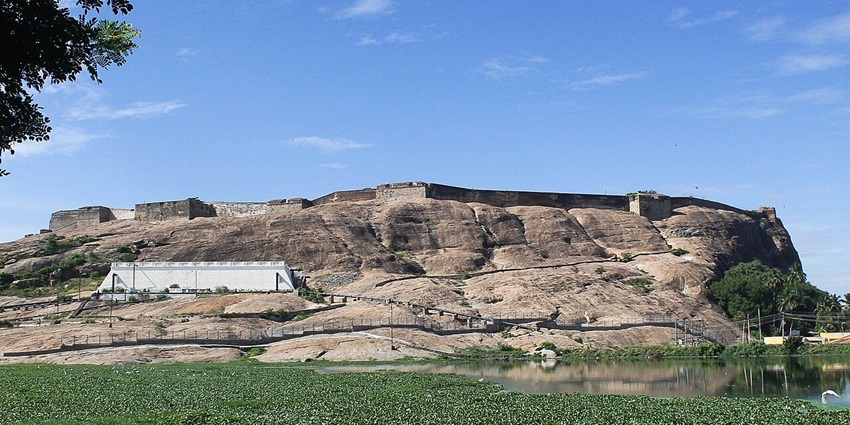 A quaint view of the Dindigul Fort, a major attraction near the Karuppasamy Temple.