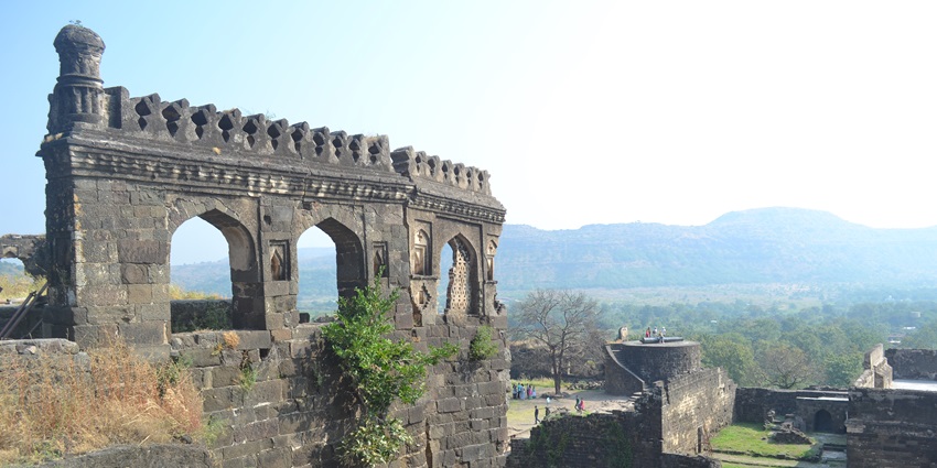 Explore the historical Bankot Fort with stunning coastal views that take you back in time.