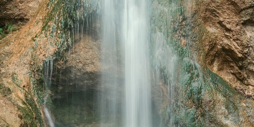 A scenic picture of Kumbakarai Waterfalls that offers some of the top things to do in Theni.