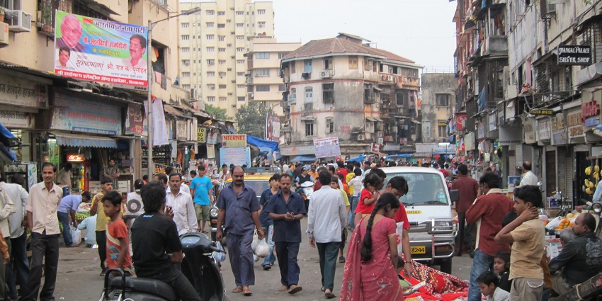Bustling Colaba Market, a must-visit for shopping, one of the best things to do in Colaba.