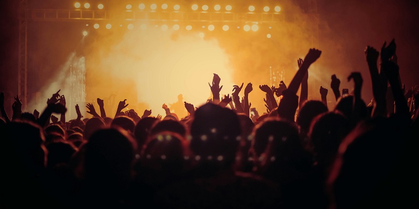 Try the local cuisine at Drifters Inn while partying in Manali.