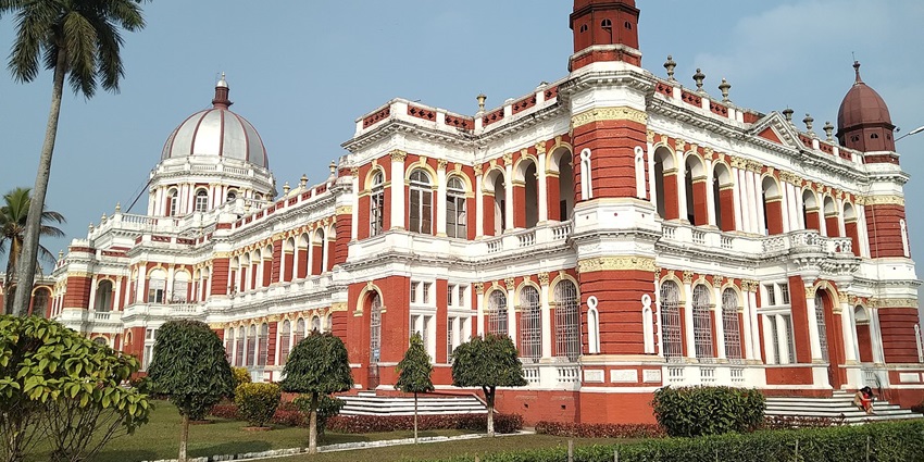The Dubey Palace is one of the most amazing places to visit in Haldia in West Bengal
