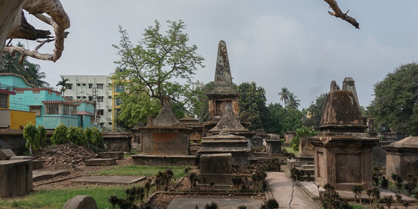 The Dutch Cemetery is one of the most lively places to visit in Hooghly in West Bengal