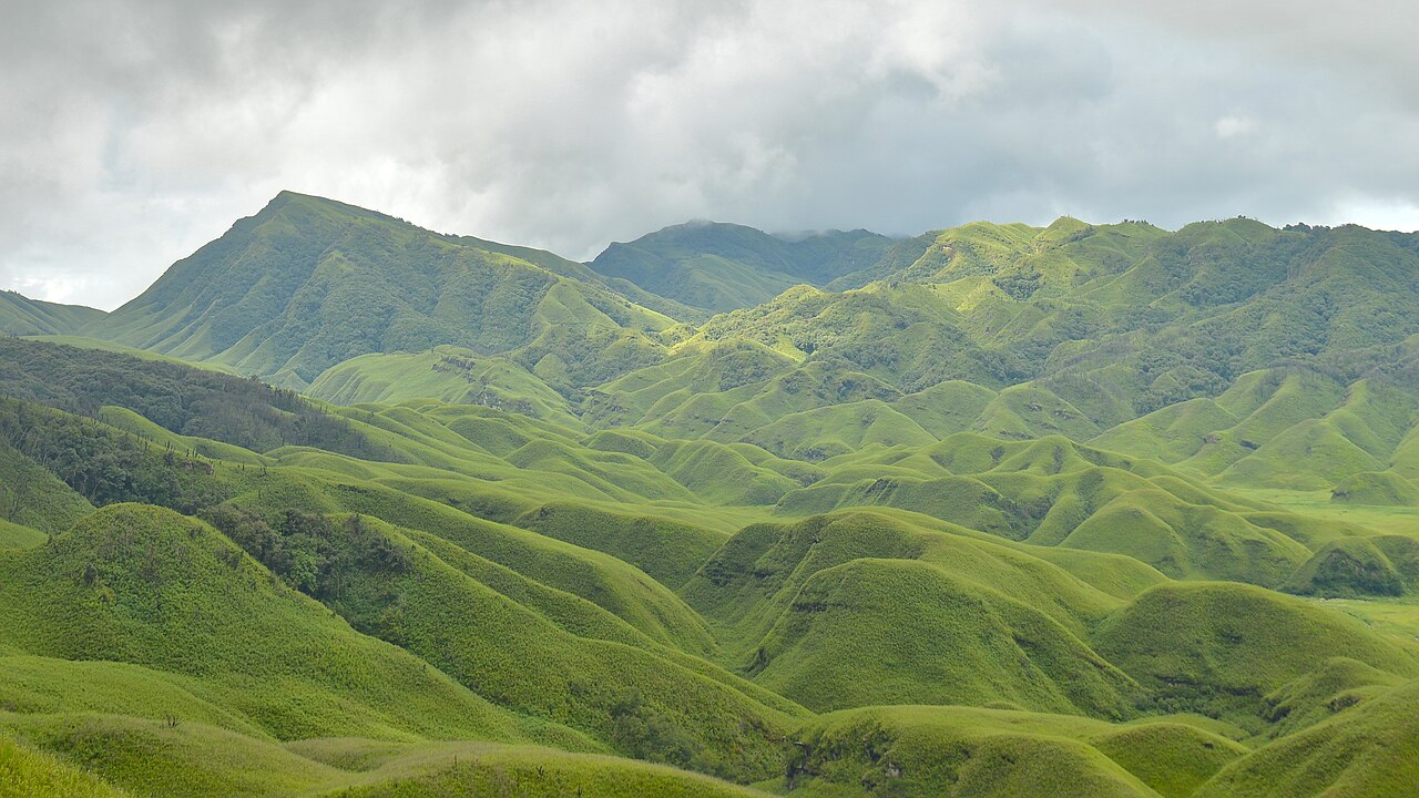Echo Point in Munnar beside Kundala Lake, offering panoramic misty views and natural sound reverberation across valley.