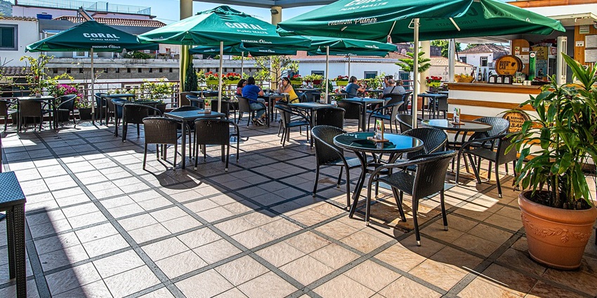 New year parties in Chennai bars offering a variety of drinks and nightlife.