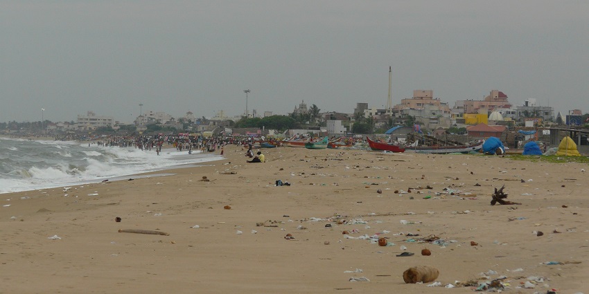 The peaceful night, a popular tourist place in Chennai is perfect for relaxation and food stalls.