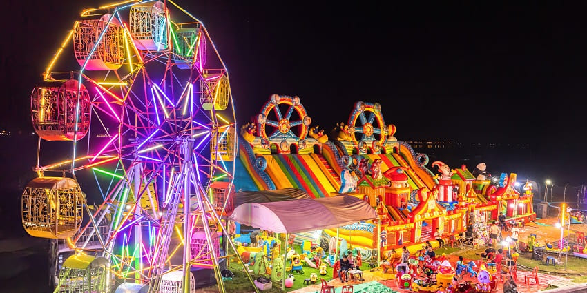 Visitors experience fun rides, one of the recommended things to do in Durgapur.