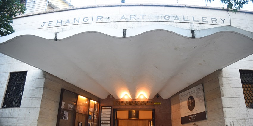 Visiting the famous Jehangir Art Gallery is one of the best things to do in Churchgate.
