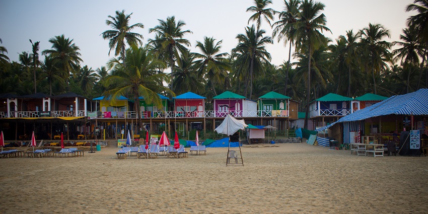 Enjoy local delicacies at the Mandarmani Beachside Shacks in West Bengal.