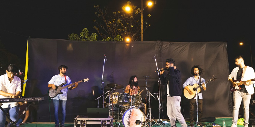 The Brew Estate is quite famous for its elegant decor and entertaining live music.