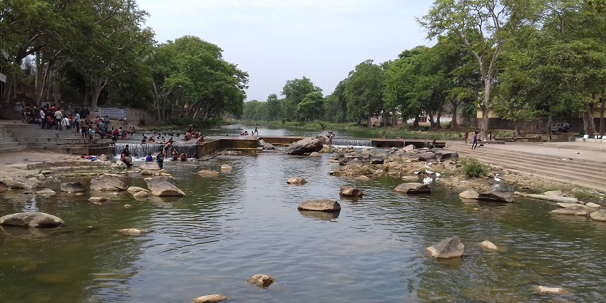 Captivating river offering tranquil and scenic surroundings