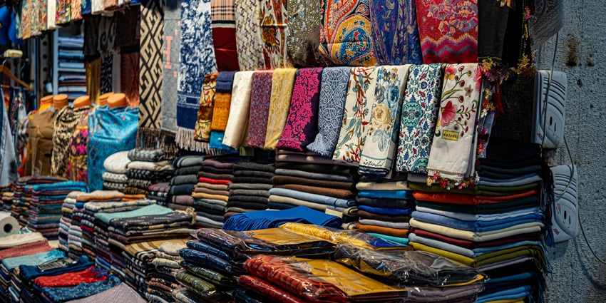 Bustling T. Nagar market, one of the best things to do in Chennai for shopping enthusiasts.