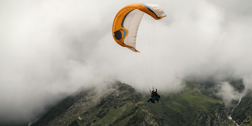 Enjoy exciting lake activities like paragliding and kayaking at Naukuchiatal