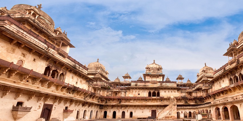 An image of Jahangir Mahal, that offers some of the best things to do in Agra.