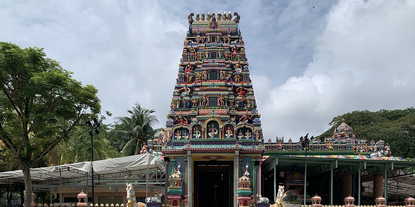 Spiritual atmosphere at Sri Muneeswaran Temple, offering tranquillity and scenic views
