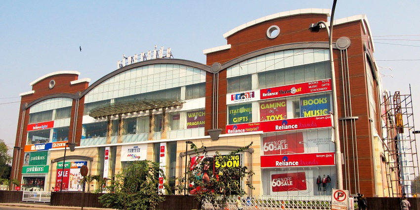 Avani Riverside Mall offers a modern and comprehensive entertainment experience.
