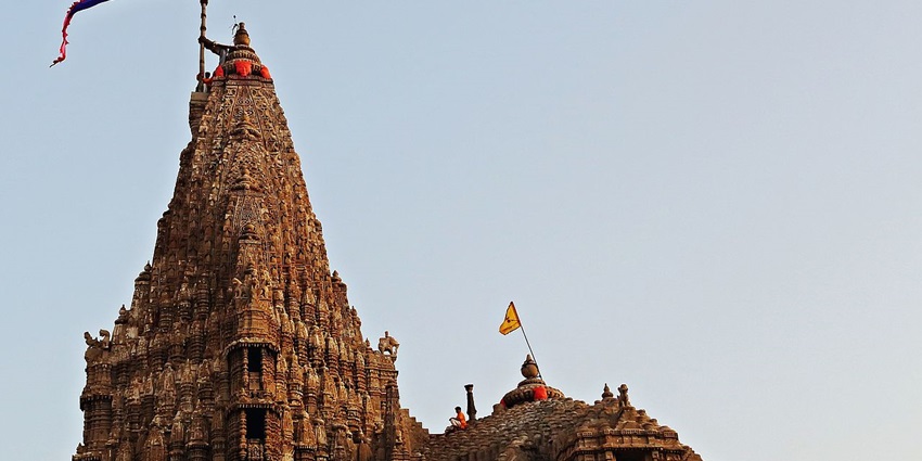 A picture of Dwarkadhish Temple that offers some of the best things to do in Mathura