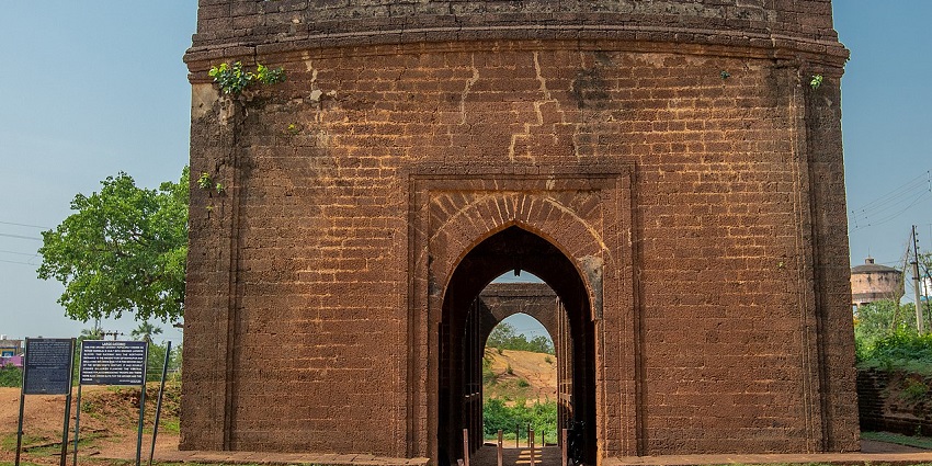 Exploring the magnificent Garh Darja is one of the best things to do in Bishnupur.