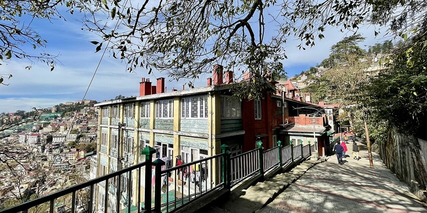 Shopping and strolling on Mall Road, is one of the things to do in Mussoorie for all.