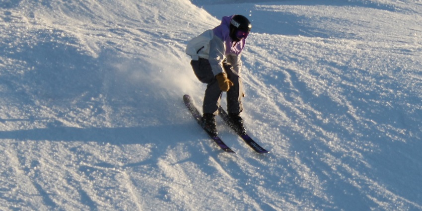 Skiing and snowboarding is one of the top things to do in Uttarakhand.
