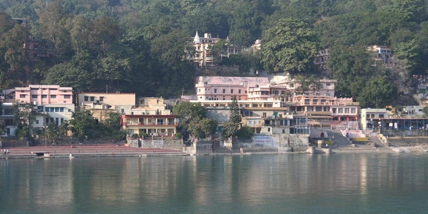 Image of the various Ashrams across the river in rishikesh–Things to do in rishikesh with Family