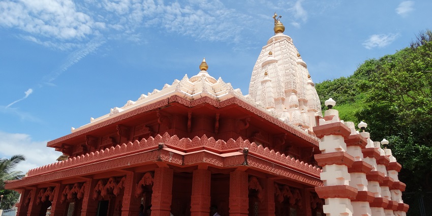 Things to do in Ganpatipule include exploring the Swayambhu Ganapati Temple