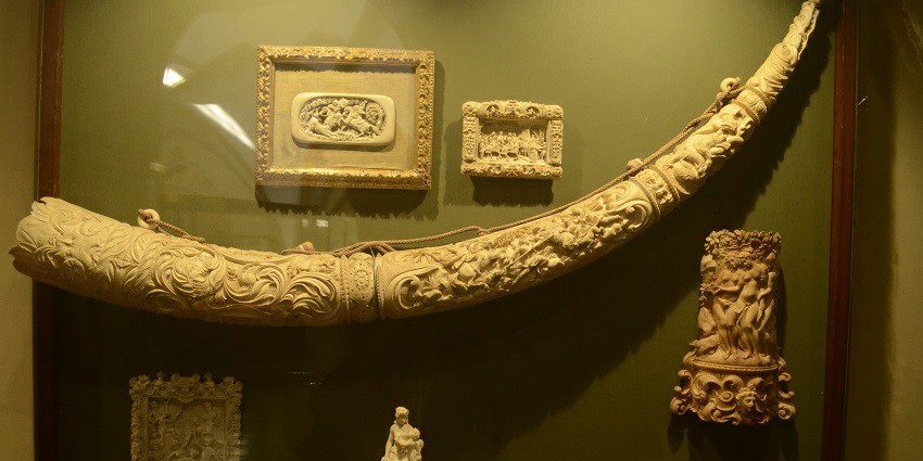 Visitors can explore the artefacts and relics kept in the museum of the Marartha Kingdom.