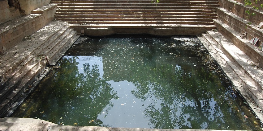 View of the sacred Banganga tank, ideal to take a dip for a refreshing experience