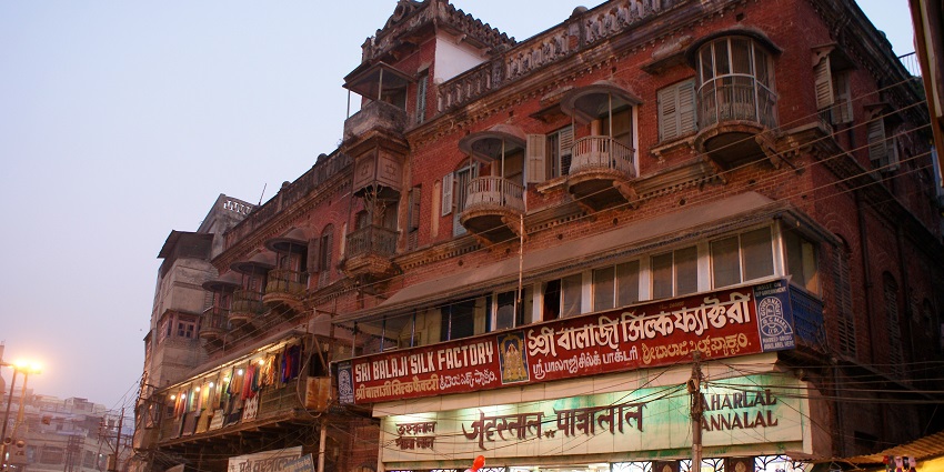 Embrace the nightlife in Varanasi with a stroll through vibrant local night markets.