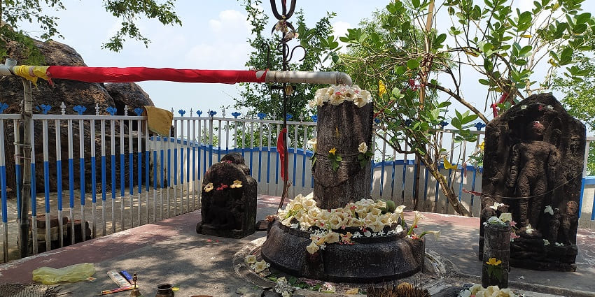 A view of shivlings at Pareshnath Shiv Mandir, one of the renowned holy places.