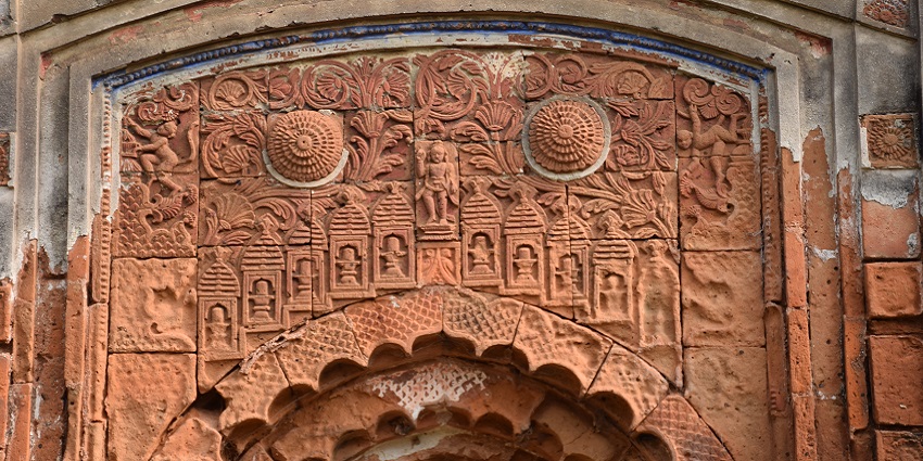 Explore the unique Terracotta temples, one of the best things to do in Bishnupur.