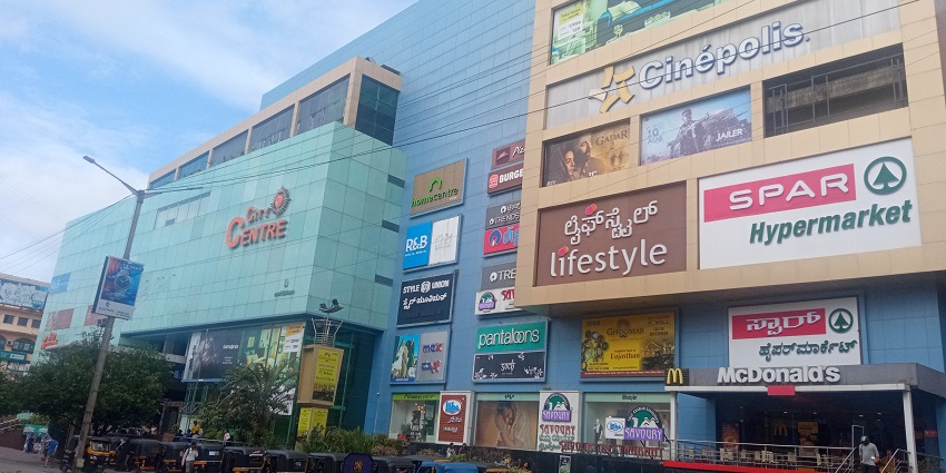 An image of the majestic Walkway Mall, one of the most famous tourist places in Haldwani