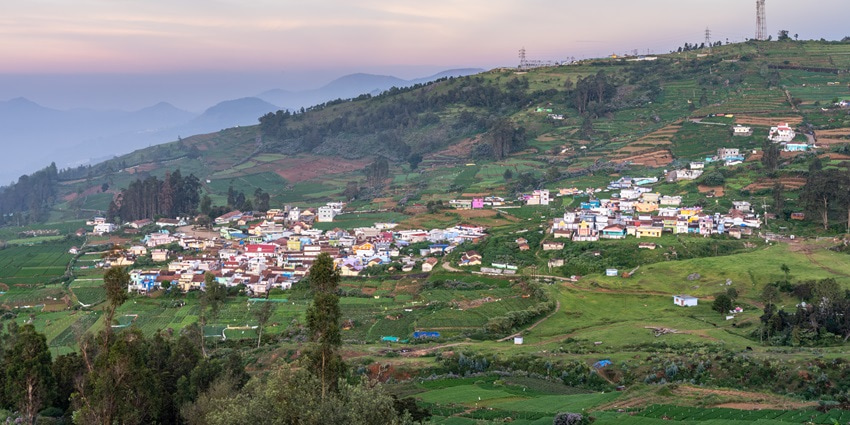 An area resembling Theppampatti, visiting here is one of the things to do in Theni